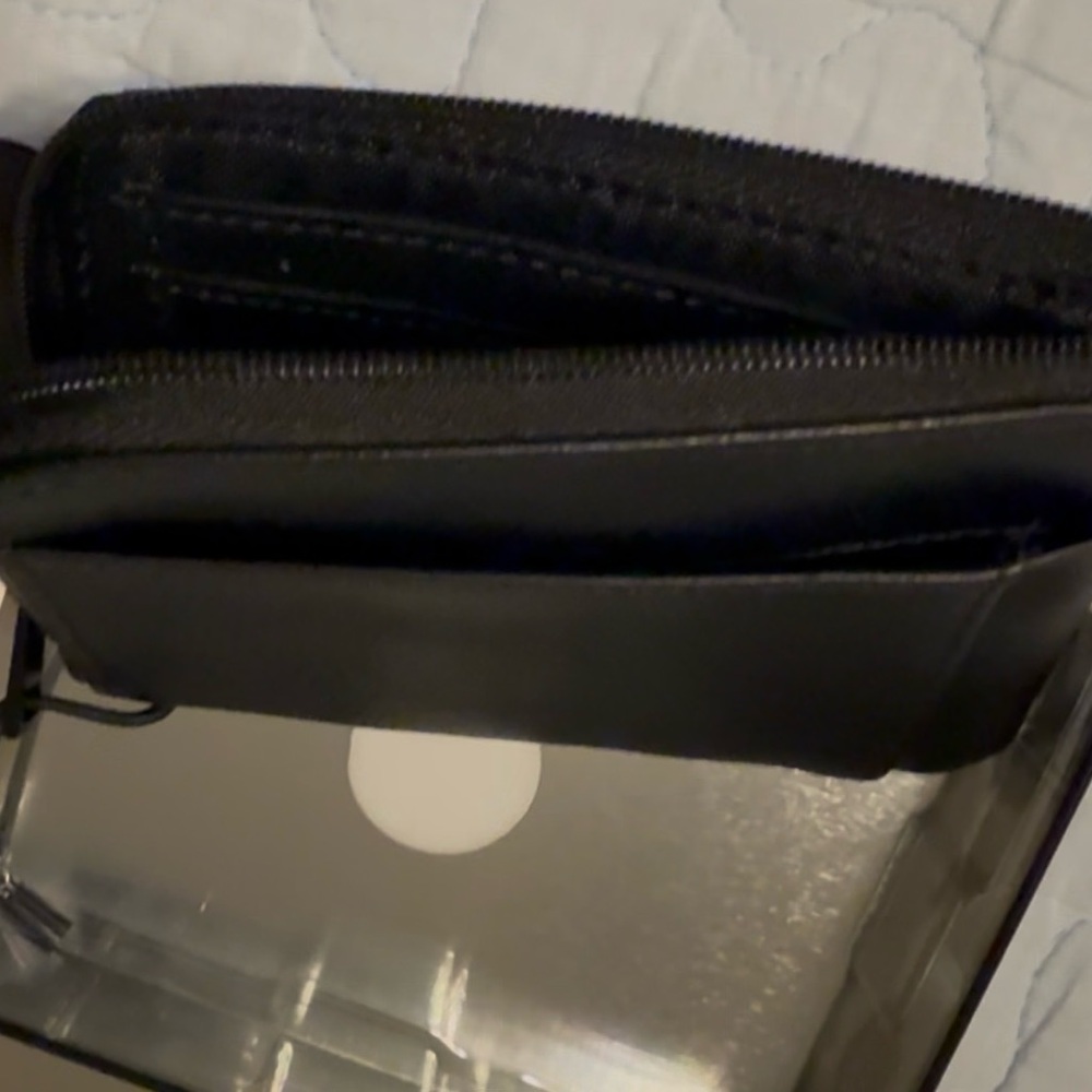 Men’s Billabong zipper bi-fold wallet, w/metal storage tin, blk and logo, NWT. - Picture 9 of 9